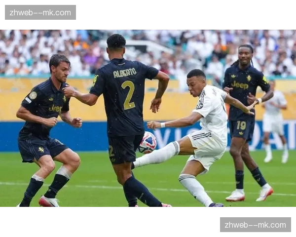 皇家社会主场两球完胜：进攻端空间利用充分，边后卫插上助攻积极