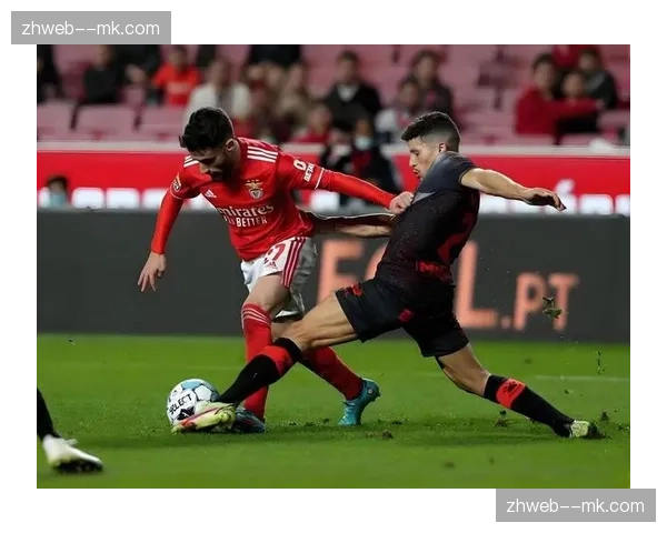 本菲卡领先后的战术算计 两球优势即全线收缩诱敌消耗 本菲卡领先后的战术算计 两球优势即全线收缩诱敌消耗